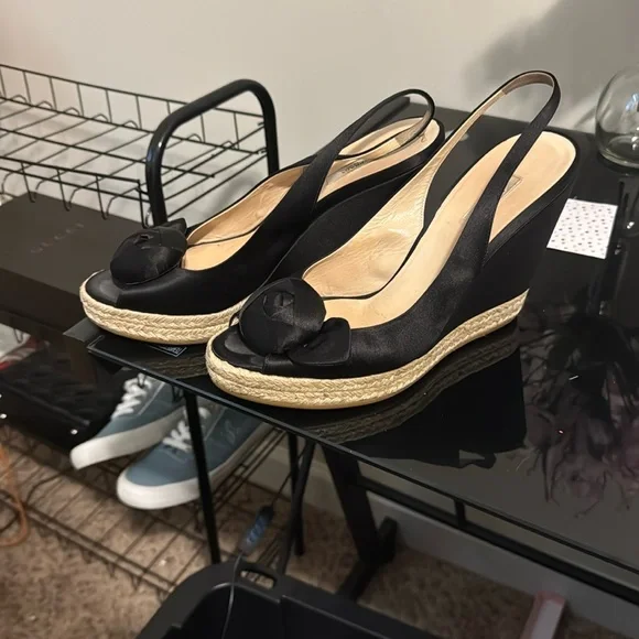 Prada Black Espadrille Shoes with Sophisticated Design - Picture 2 of 6